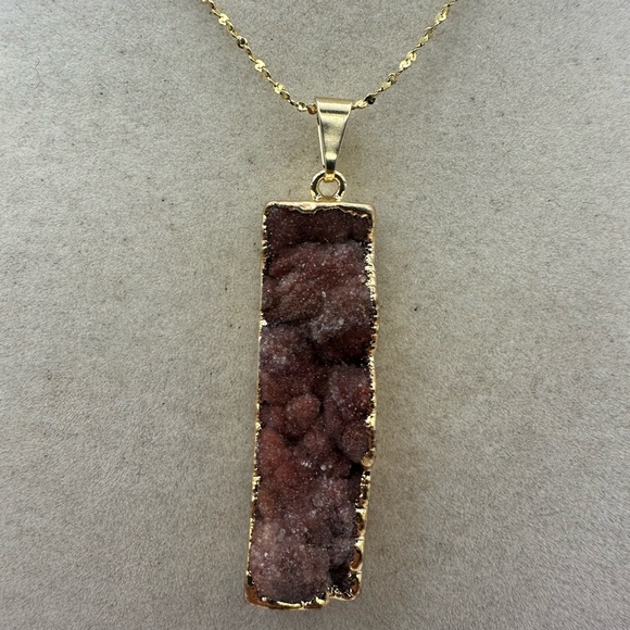 Natural Red Amethyst and Gold Plated Bar Necklace on Thin Twisted Chain - Picture 4 of 9
